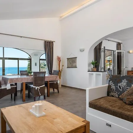 Jaconne - Plusholidays Villa