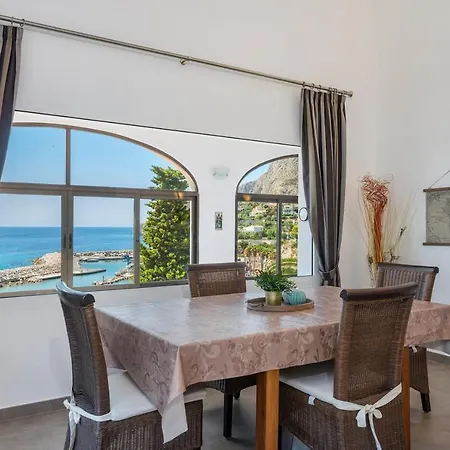 Villa Jaconne - Plusholidays *