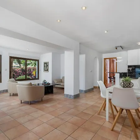 Jaconne - Plusholidays Villa